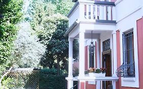 La Villa Bed & Breakfast